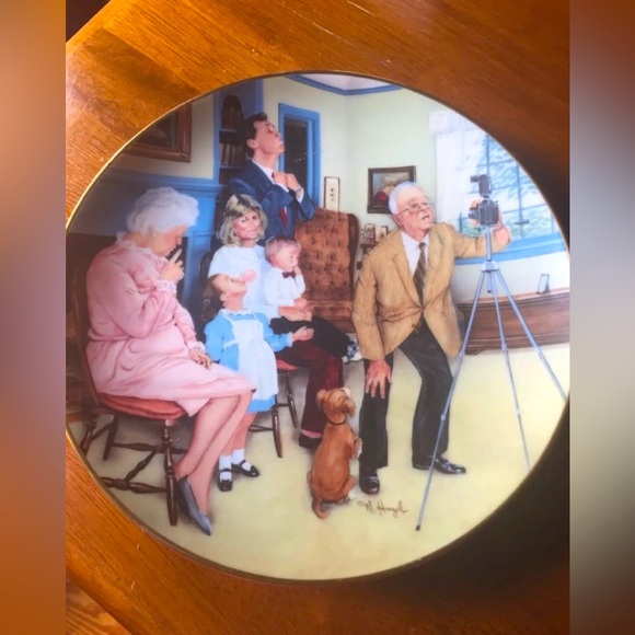 American Family Plate Collection Family Portrait 8 1/2" FirstIssue Serie #3904 - Picture 1 of 7